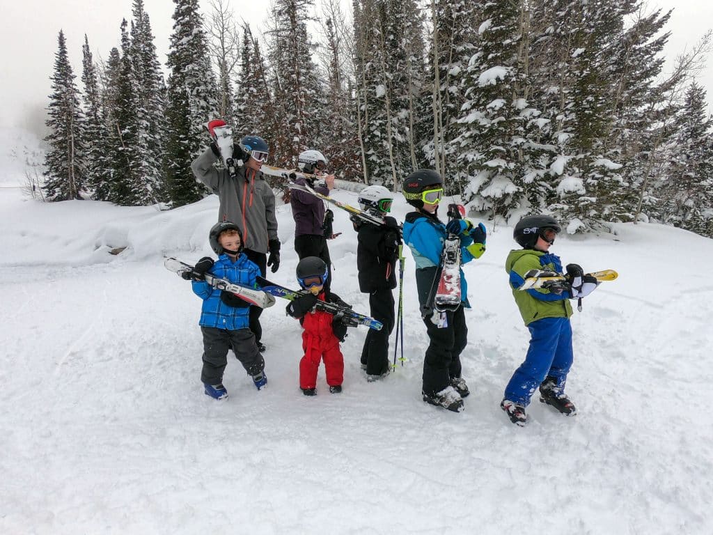 big family skiing together