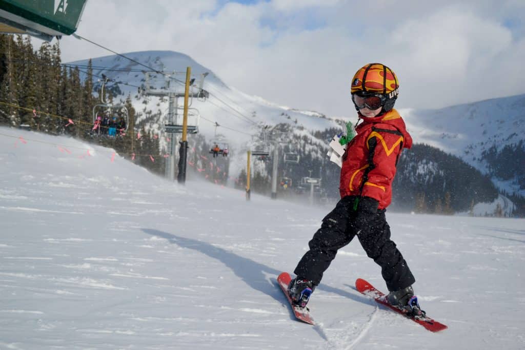 Kid skiing with helmet