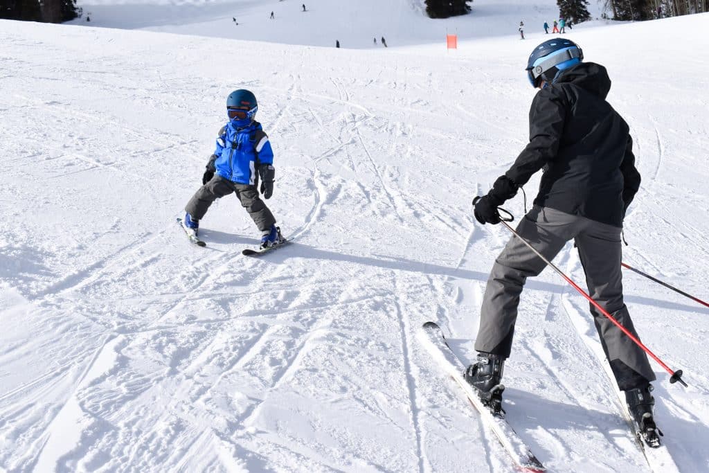 toddler skiing for free