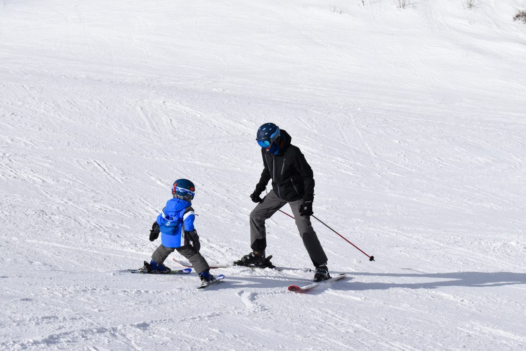 toddler learning to ski