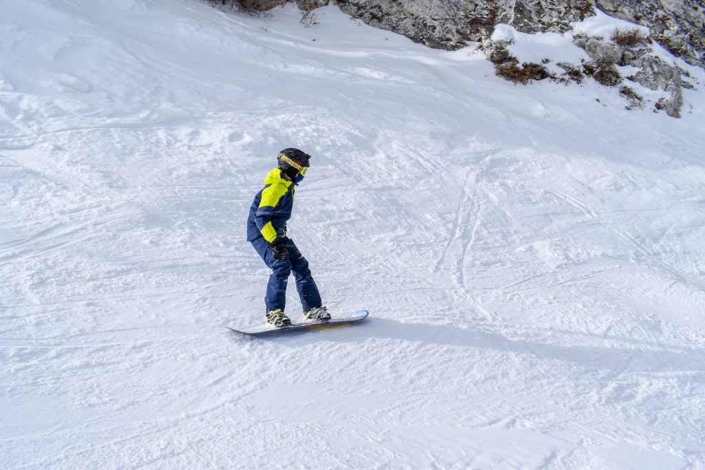 boy snowboarding for free