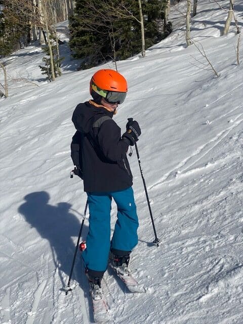 boy skiing in swany kids' gloves