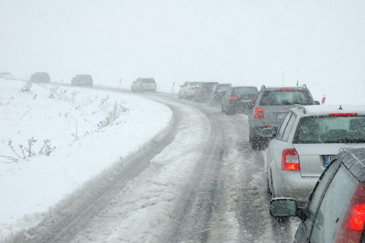 snow traffic to the ski resort