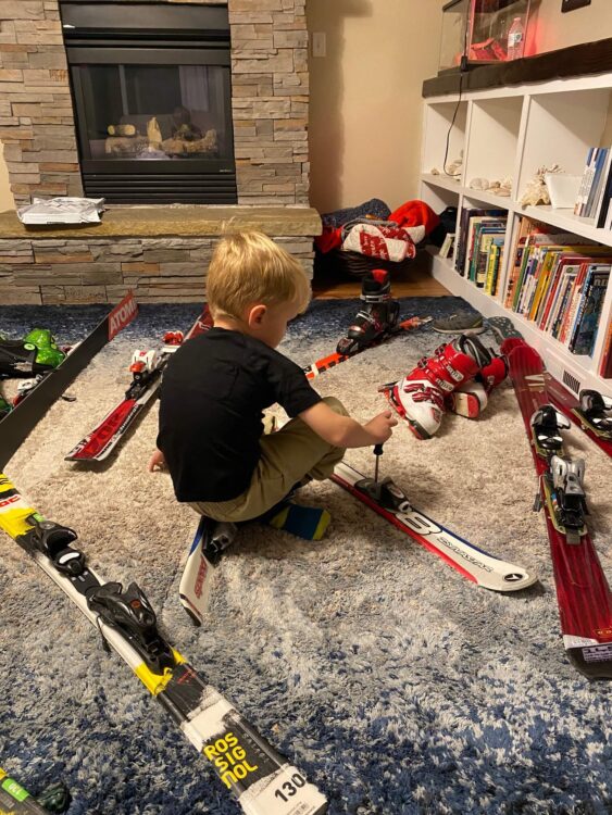 Adjusting skis at home before the season