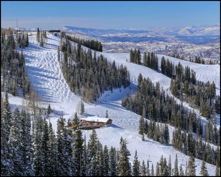 skiing aspen lodge