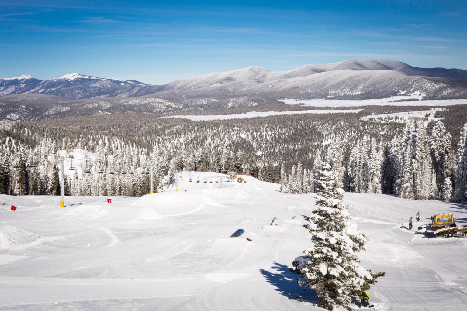 17 Best Ski Resorts For Beginners in the United States - Skiing Kids