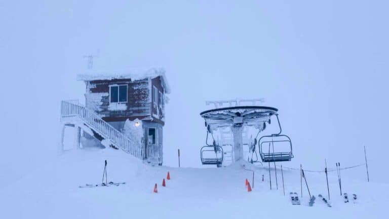 17 Best Ski Resorts For Beginners in the United States - Skiing Kids
