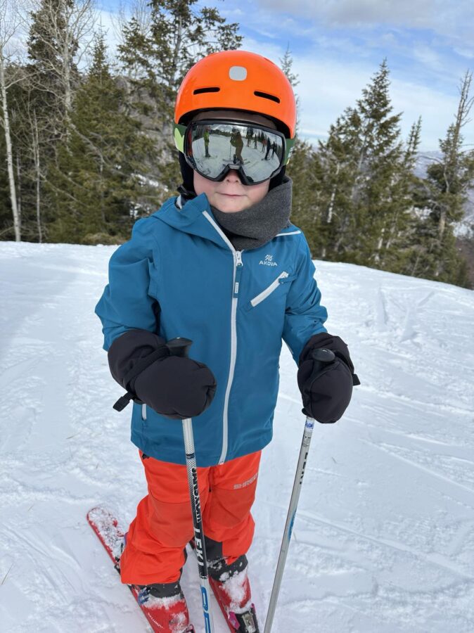 Kids ski gear, gloves mittens