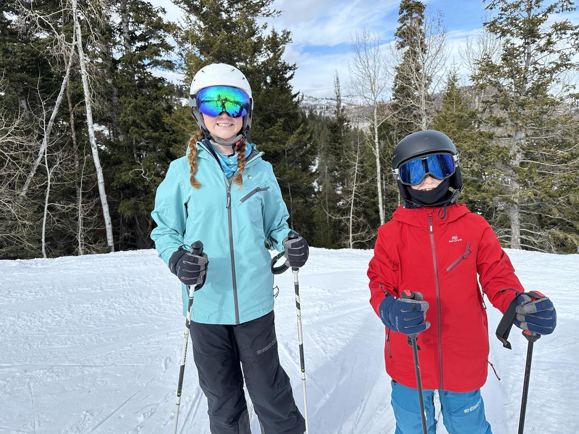 Kids ski gear, gloves mittens