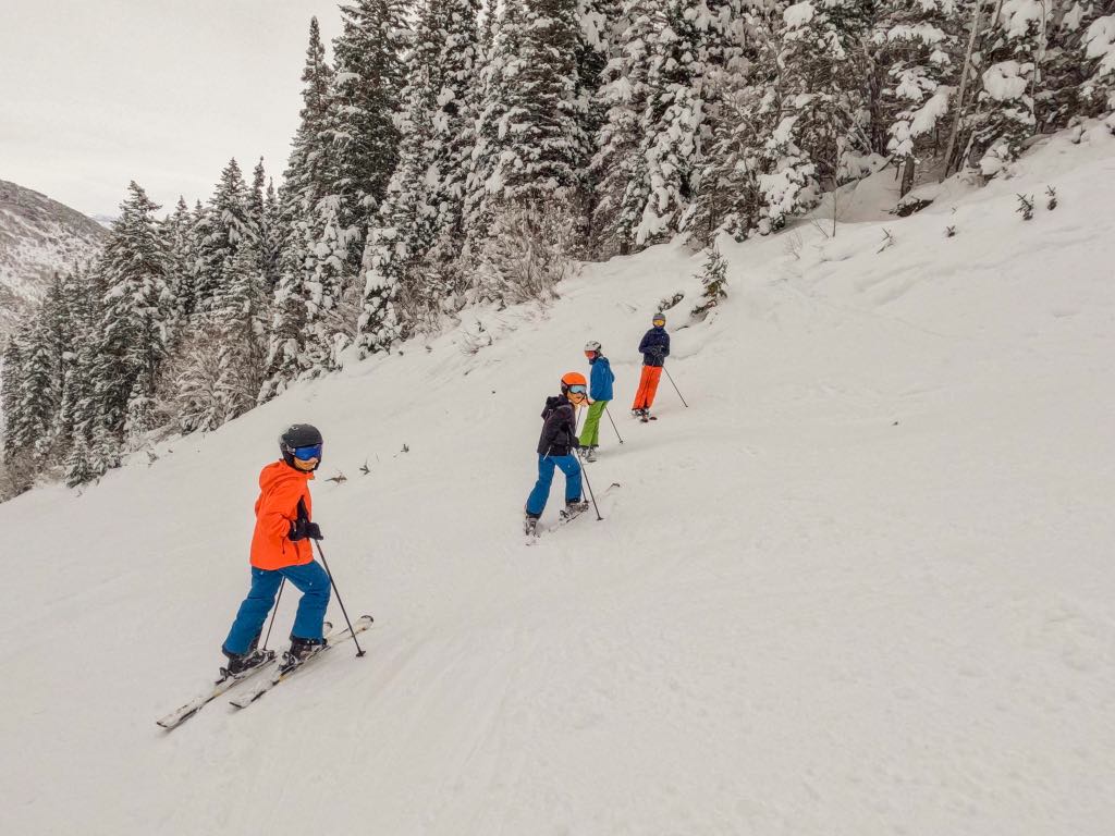 family with kids skiing together